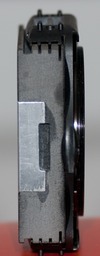 Le petit raffinement en aluminium sur les encoches de clipsage du flash.